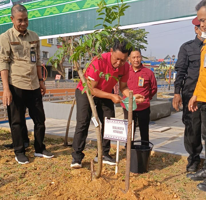 Percantik Kawasan Rth Kali Kadia Pemkot Kendari Lakukan Penanaman Pohon Endemik Mnc Trijaya